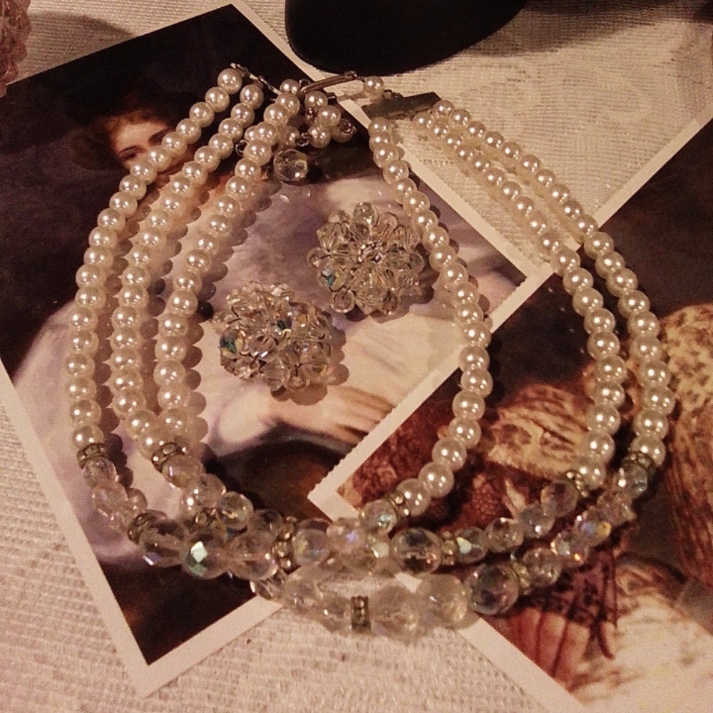 Elegant Pearl and Crystal Necklace Set 1950s - Picture 2 of 4